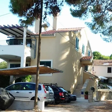 Apartment Verunic 8103a Veli Rat