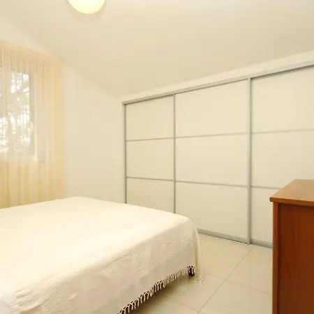 Verunic 8103a Appartamento Veli Rat