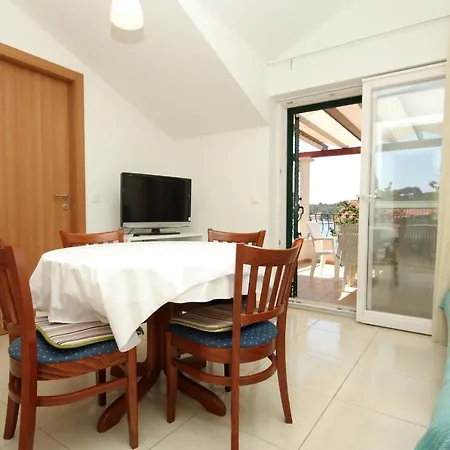 Verunic 8103a Appartamento Veli Rat