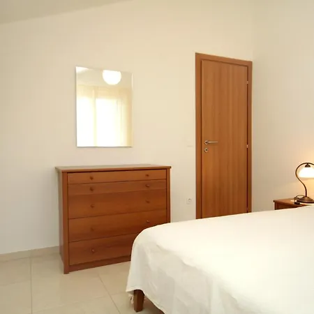 Verunic 8103a Apartment Veli Rat